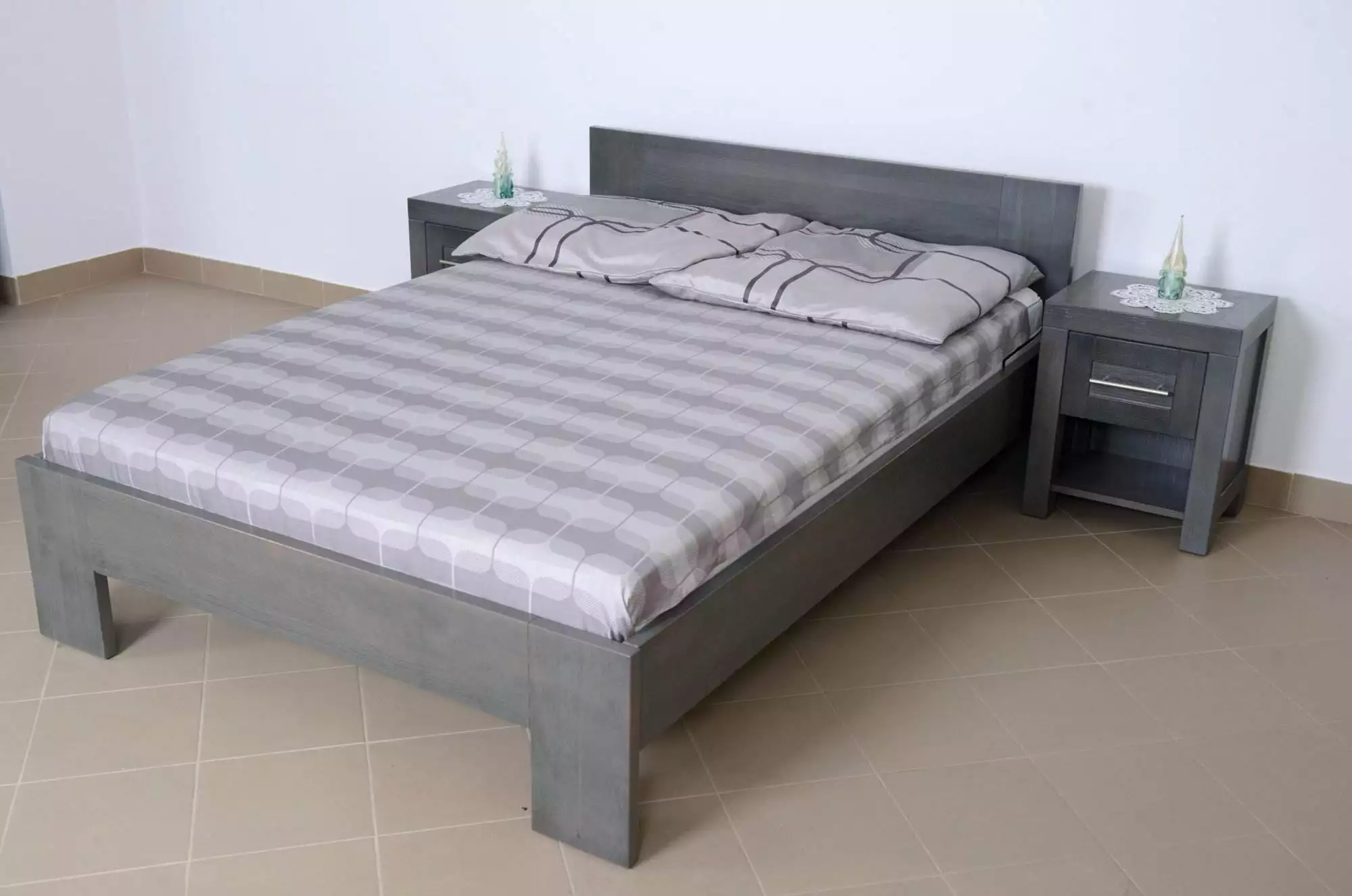 Double Bed - Image 2